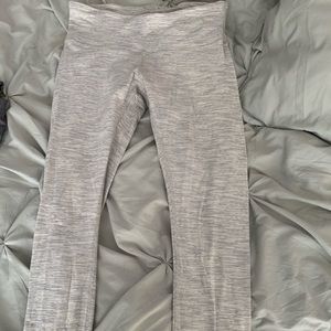 Lululemon wunder under the originals!